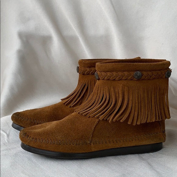 Minnetonka Moccasins Hi Top Brown Suede Braid & Fringe - Picture 2 of 11